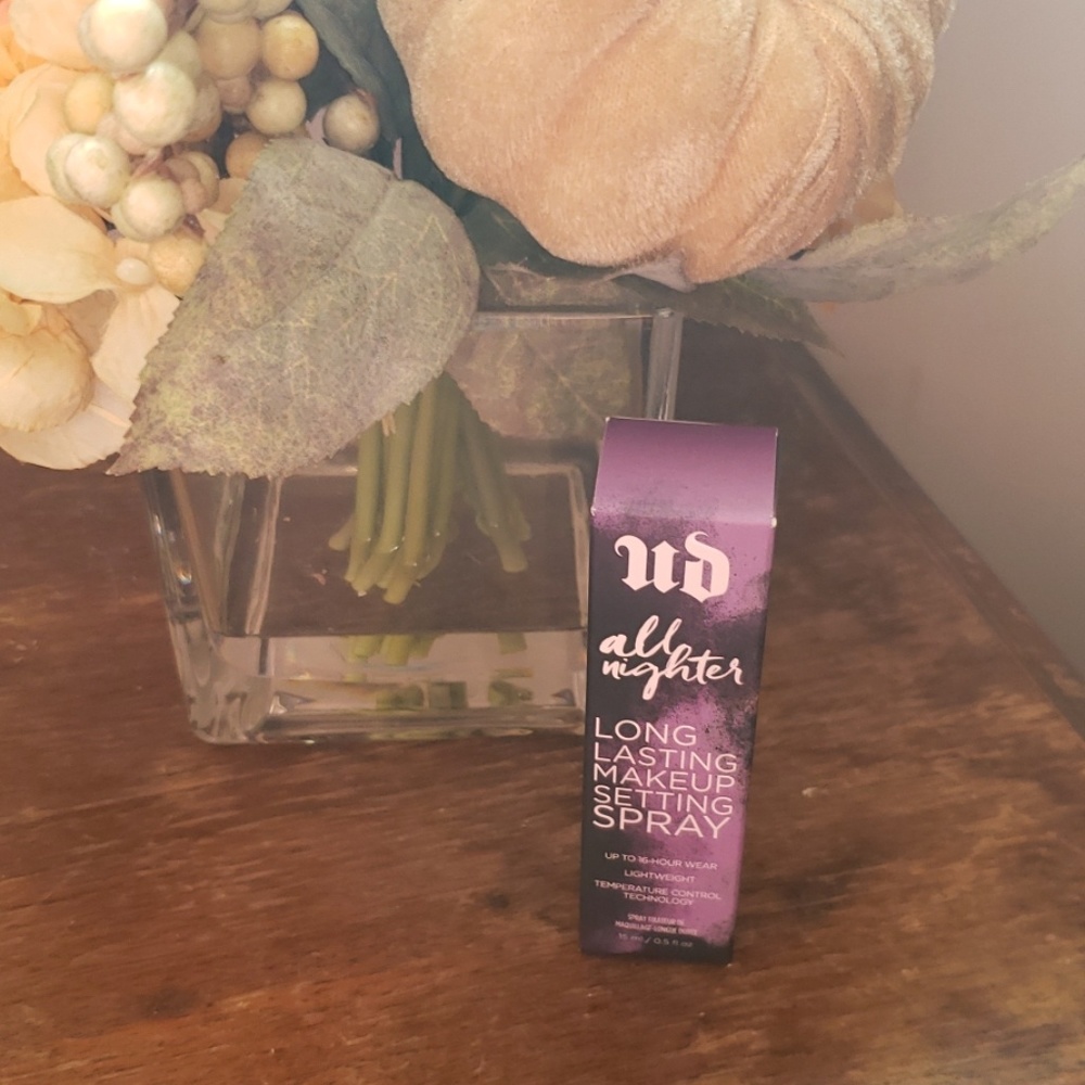 Makeup setting spray